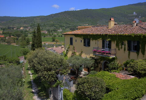 Villa Toppani Del Sodo: Mountain Village, Property, Natural Landscape, Rural Area, Village, Building, House, Residential Area, Home, Estate