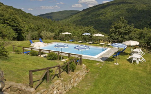 Villa Il Biancospino: Plant, Mountain, Sky, Cloud, Water, Swimming Pool, Tree, Shade, Land Lot, Natural Landscape