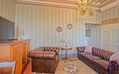 Sole: Wood, Room, Interior Design, Brown, Living Room, Furniture, Chandelier, Couch, Ceiling, Floor