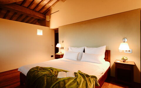 Villa Pianvecchio: Wood, Bed, Lighting, Room, Interior Design, Property, Bedroom, Wall, Bedding, Textile