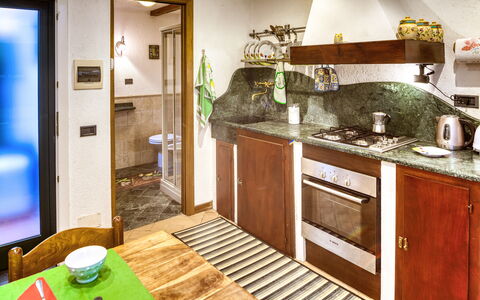 Mario - Levanto: Lighting, Room, Wood, Interior Design, Green, Property, Floor, Flooring, Plumbing Fixture, Light Fixture