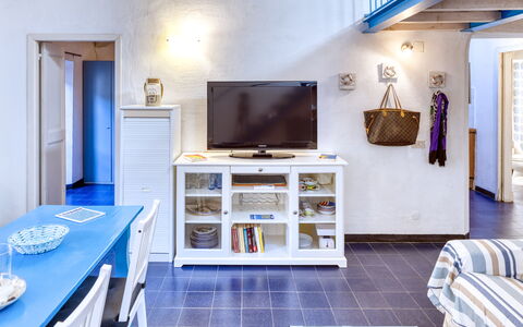 Appartamento Ivana - Levanto: Wood, Room, Interior Design, Property, Floor, Wall, Flooring, Home, Furniture