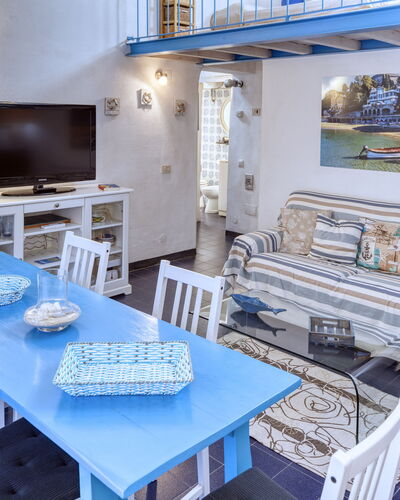 Appartamento Ivana - Levanto: Room, Interior Design, Table, Furniture, Couch, Television Set, Living Room, Home, Flat Panel Display