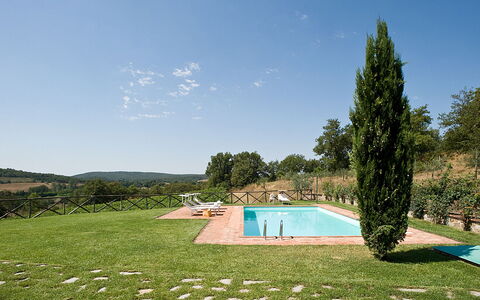Villa Miravalle: Sky, Plant, Water, Water Resources, Green, Cloud, Azure, Natural Landscape, Natural Environment, Swimming Pool