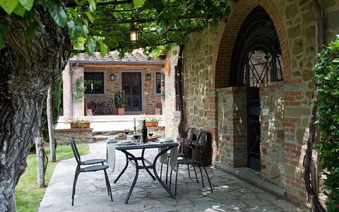 Cottage Capanna: Table, Plant, Furniture, Building, Window, Chair, Door, Outdoor Table, House, Real Estate