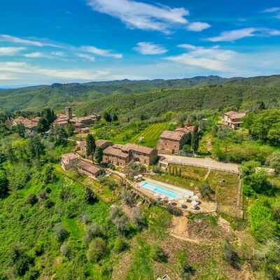 Borgo San Vincenti: Cloud, Plant, Sky, Green, Mountain, Azure, Natural Landscape, Tree, Vegetation, Plain