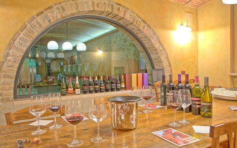 Villa Le Buche: Table, Drinkware, Bottle, Tableware, Furniture, Stemware, Wine, Barware, Glass Bottle