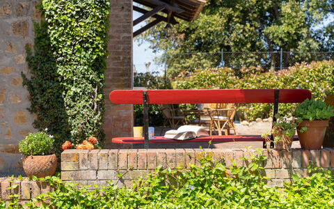 Villa Luana: Plant, Wheel, Flowerpot, Shade, Vegetation, Urban Design, Road Surface, Tree, Grass