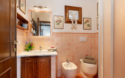 Villa Elisa: Bathroom Sink, Plumbing Fixture, Bathroom, Sink, Flooring, Interior Design, Floor, Tap, Plumbing, Toilet