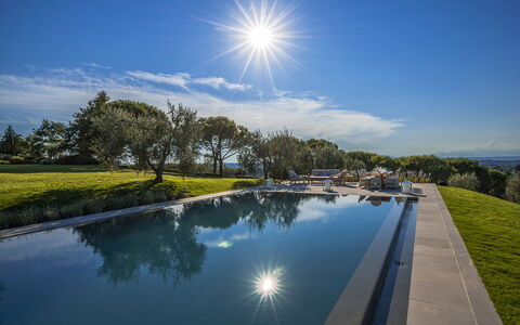 Villa Di Corazzano: Water, Cloud, Sky, Water Resources, Daytime, Plant, Property, Light, Nature, Swimming Pool