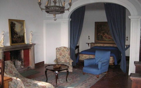 Accommodation:&nbsp;Alcova