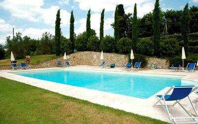 Residenza D'epoca: Water, Sky, Cloud, Plant, Swimming Pool, Tree, Shade, Composite Material, Leisure, Grass