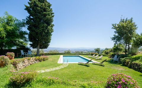 Villa Lastra: Sky, Plant, Water, Property, Flower, Plant Community, Natural Landscape, Tree, Vegetation, Swimming Pool