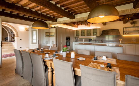 Fonte Della Chiana: Property, Furniture, Table, Building, Wood, Countertop, Interior Design, Kitchen, Floor, Chair