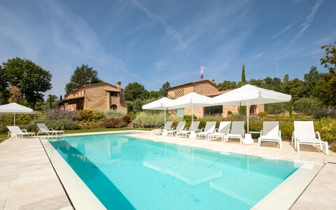 Fonte Della Chiana: Water, Cloud, Sky, Plant, Property, Swimming Pool, Building, Azure, Tree, Chair