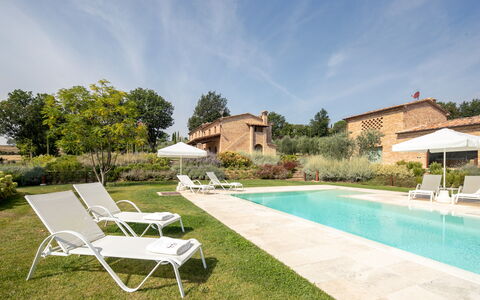 Fonte Della Chiana: Plant, Water, Cloud, Sky, Chair, Tree, Building, Swimming Pool, Land Lot, Outdoor Furniture