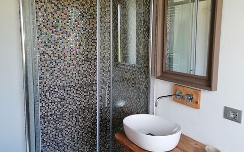 Il Pozzo Di San Barnaba: Mirror, Plumbing Fixture, Sink, Property, Tap, Bathroom, Lighting, Wood