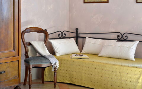 Villa Guardistallo: Furniture, Comfort, Building, Wood, Textile, Interior Design, Pillow, Rectangle, Living Room, Bed Frame