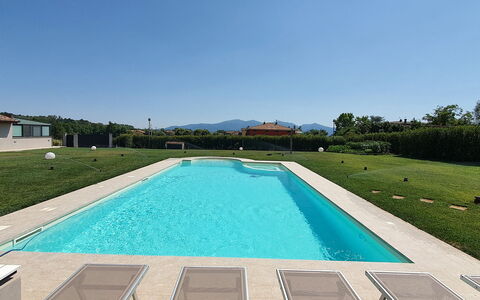Tenuta Il Giardino Proprietà: Water, Sky, Daytime, Swimming Pool, Plant, Rectangle, Azure, Building, Blue, Tree