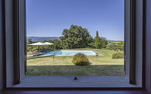 Villa Dell'acquaborra: Land Lot, Shade, Garden, Lawn, Landscaping, Swimming Pool, Farmhouse, Backyard