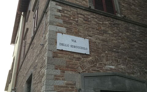 La Terrazza Di Todi: Property, Brickwork, Window, Brick, Wood, Building, Font, Facade, House
