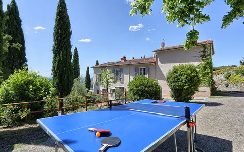 Villa Maona: Cloud, Sky, Plant, Building, Property, Sports Equipment, Window, Tree, Net Sports, House