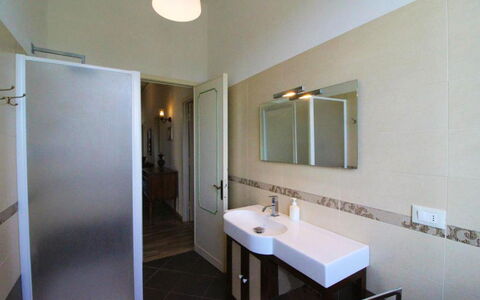 Il Poggiolo: Mirror, Tap, Plumbing Fixture, Sink, Bathroom Sink, Building, Property, Bathroom, Lighting, House