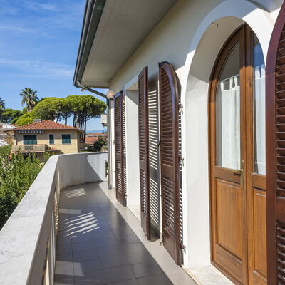 Residenza Garosi: Sky, Daytime, Property, Cloud, Plant, Building, Shade, Residential Area, Tree, Wood
