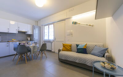 Pontremoli 3: Table, Furniture, Couch, Comfort, Building, Pillow, Wood, Living Room, Lighting, Interior Design