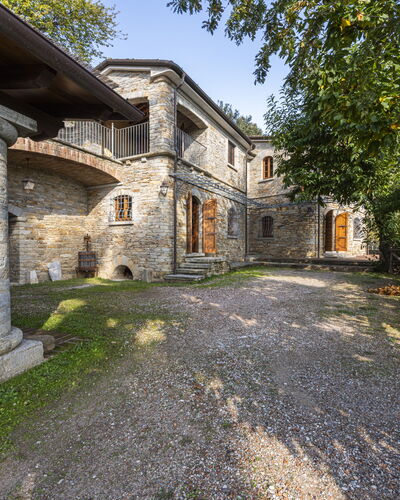 Villa Montignoso: Plant, Property, Building, Sky, Window, Tree, House, Road Surface, Cottage, Grass