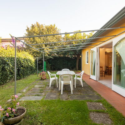 Villa Isola: Plant, Sky, Furniture, Window, Flowerpot, Building, Flower, Chair, Houseplant, Grass