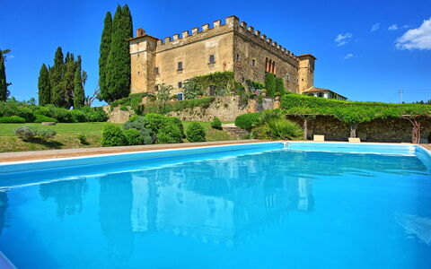 Villa Paneretta: Water, Sky, Plant, Property, Building, Blue, Swimming Pool, Nature, Azure, Cloud