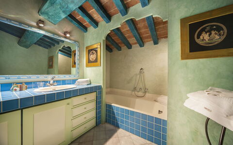 Villa Paneretta: Mirror, Tap, Plumbing Fixture, Property, Cabinetry, Bathroom Cabinet, Sink, Bathroom Sink, Bathroom, Azure