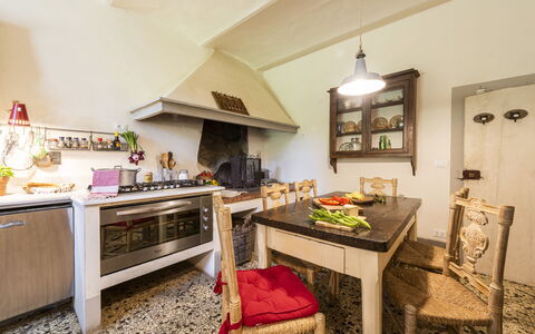 Villa Vigliano: Food, Table, Countertop, Furniture, Cabinetry, Property, Kitchen, Kitchen Appliance, Building, Wood