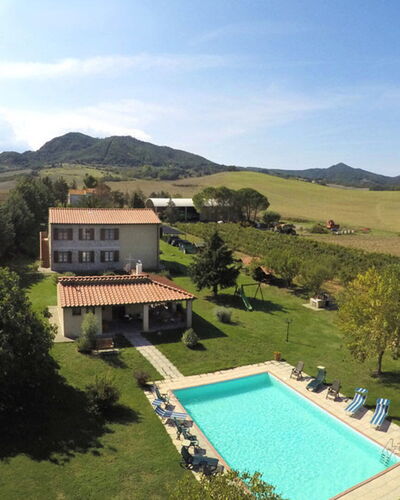 Villa Le Selvole: Sky, Cloud, Water, Building, Plant, Mountain, Tree, Land Lot, Swimming Pool, Grass