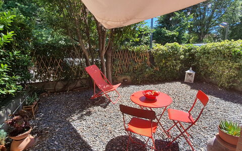 Bianca: Plant, Furniture, Table, Property, Chair, Leaf, Outdoor Table, Botany, Building, Outdoor Furniture