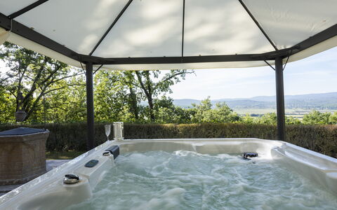 Villa Monteresi: Water, Property, Plant, Building, Sky, Shade, Bathtub, Swimming Pool, Architecture, Interior Design