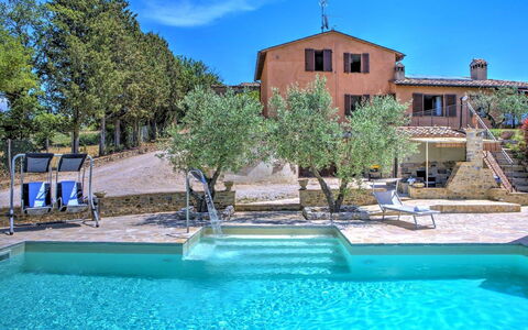 Villa Montone: Water, Plant, Sky, Property, Daytime, Building, Blue, Azure, Nature, Green