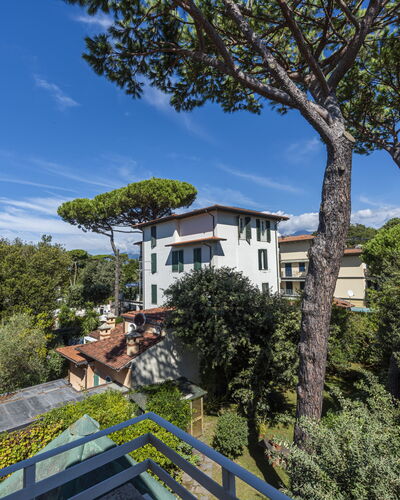 Residenza Morin: Sky, Cloud, Building, Daytime, Property, Plant, Window, Azure, Botany, Tree