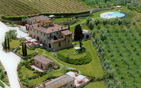 Sole Del Chianti: Building, Plant, Property, Green, Tree, Land Lot, House, Urban Design, Landscape, Public Space