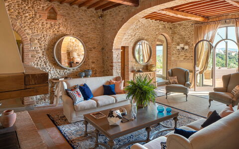 Sole Del Chianti: Table, Furniture, Plant, Property, Couch, Living Room, Interior Design, Lighting, Houseplant, Chair