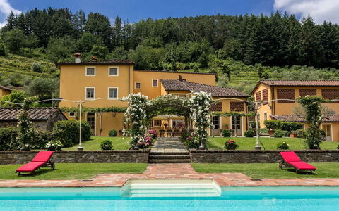 Villa Castellaccio: Water, Plant, Sky, Cloud, Property, Building, Window, Tree, Nature, Green