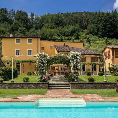 Villa Castellaccio: Water, Plant, Sky, Cloud, Property, Building, Window, Tree, Nature, Green