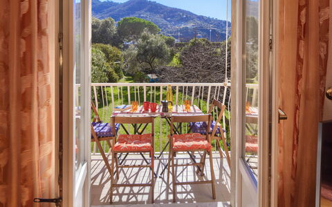 Apartment Fernanda - Levanto: Property, Sky, Azure, Building, Wood, Interior Design, Fence, Porch, Shade, Floor
