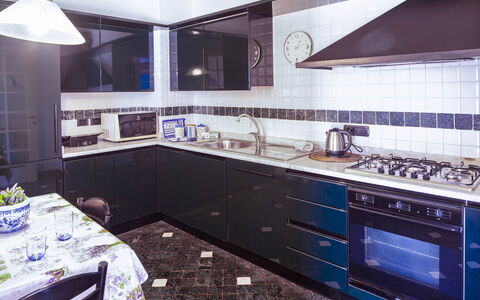 Apartment Fernanda - Levanto: Countertop, Cabinetry, Property, Furniture, Kitchen, Tap, Product, Building, Drawer, Kitchen Stove