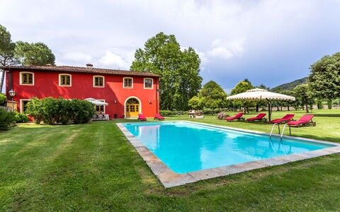 Villa Guasperini: Water, Cloud, Plant, Sky, Building, Property, Swimming Pool, Tree, Window, Chair