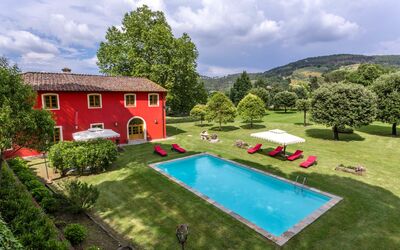 Villa Guasperini: Cloud, Building, Plant, Sky, Property, Window, Tree, Nature, House, Water