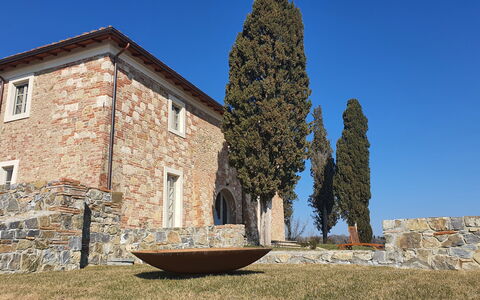 Casa Insieme: Sky, Building, Window, Plant, Azure, Architecture, House, Wood, Grass, Landscape