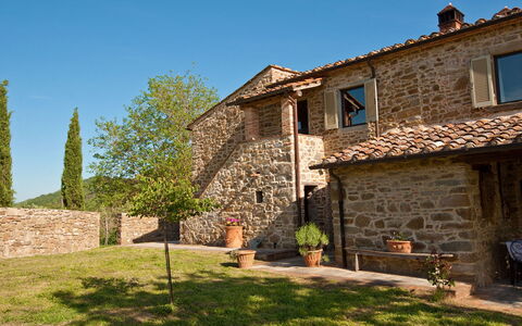 Villa Badia: Sky, Plant, Building, Window, Property, Tree, Land Lot, House, Flowerpot, Grass