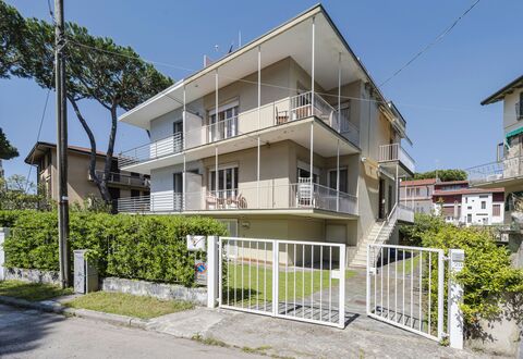 Casa Lelia: Plant, Sky, Building, Window, House, Urban Design, Land Lot, Tree, Fence, Condominium